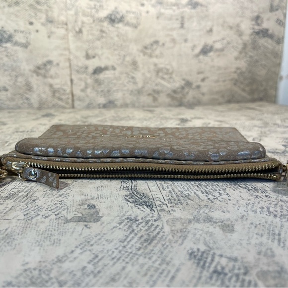 LODIS Metallic Leopard Print Leather Crossbody Wallet Bag - Picture 7 of 14